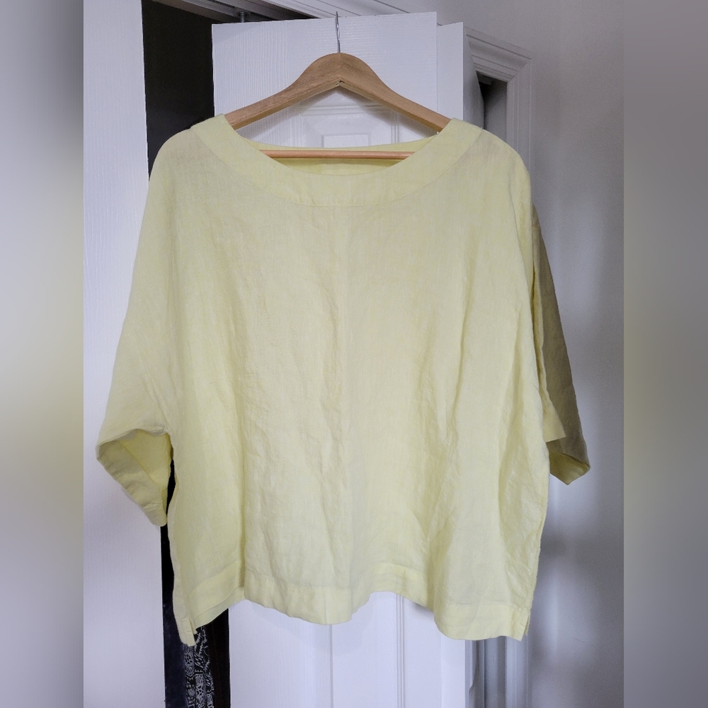 Light Yellow 100% linen Top. Great For Vacation, pool, or Beach.